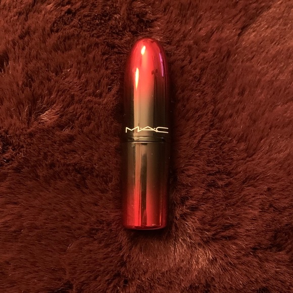 Mac Love Me Lipstick - Picture 2 of 4